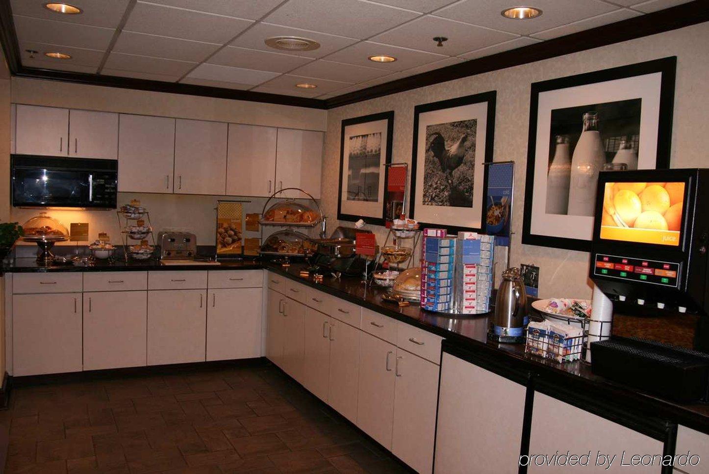 Hampton Inn & Suites Bethlehem Restaurant photo
