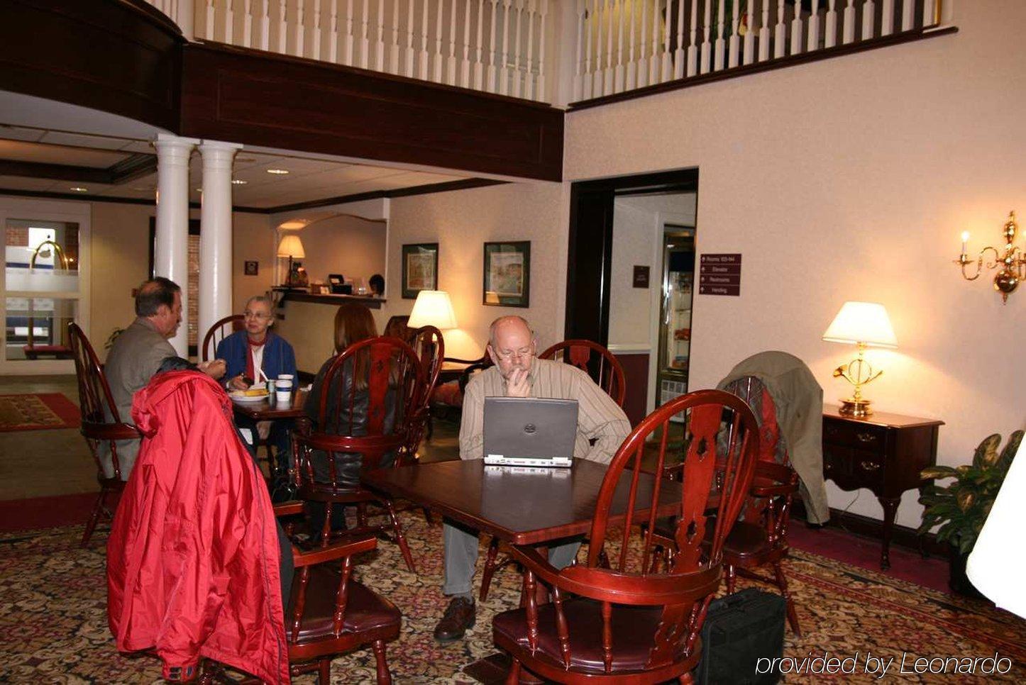 Hampton Inn & Suites Bethlehem Restaurant photo